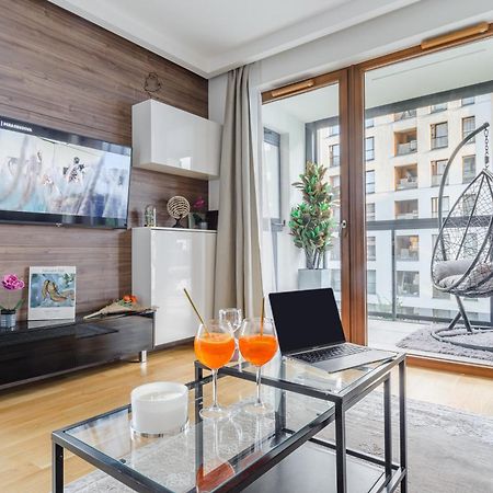 Lumina Apartment With Parking Near Muzeum Powstania Варшава Екстериор снимка
