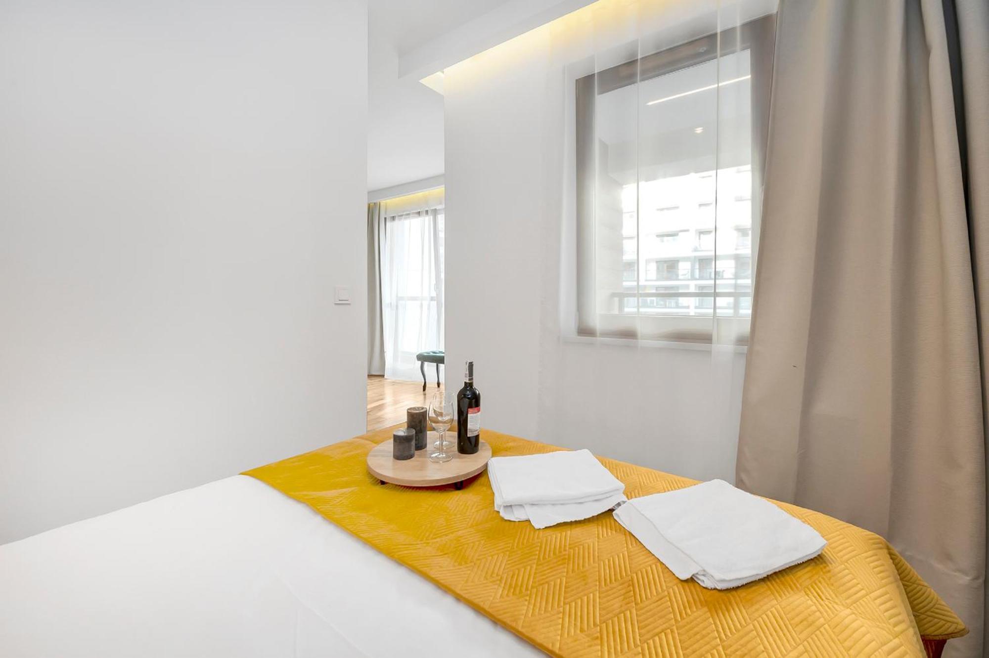Lumina Apartment With Parking Near Muzeum Powstania Варшава Екстериор снимка