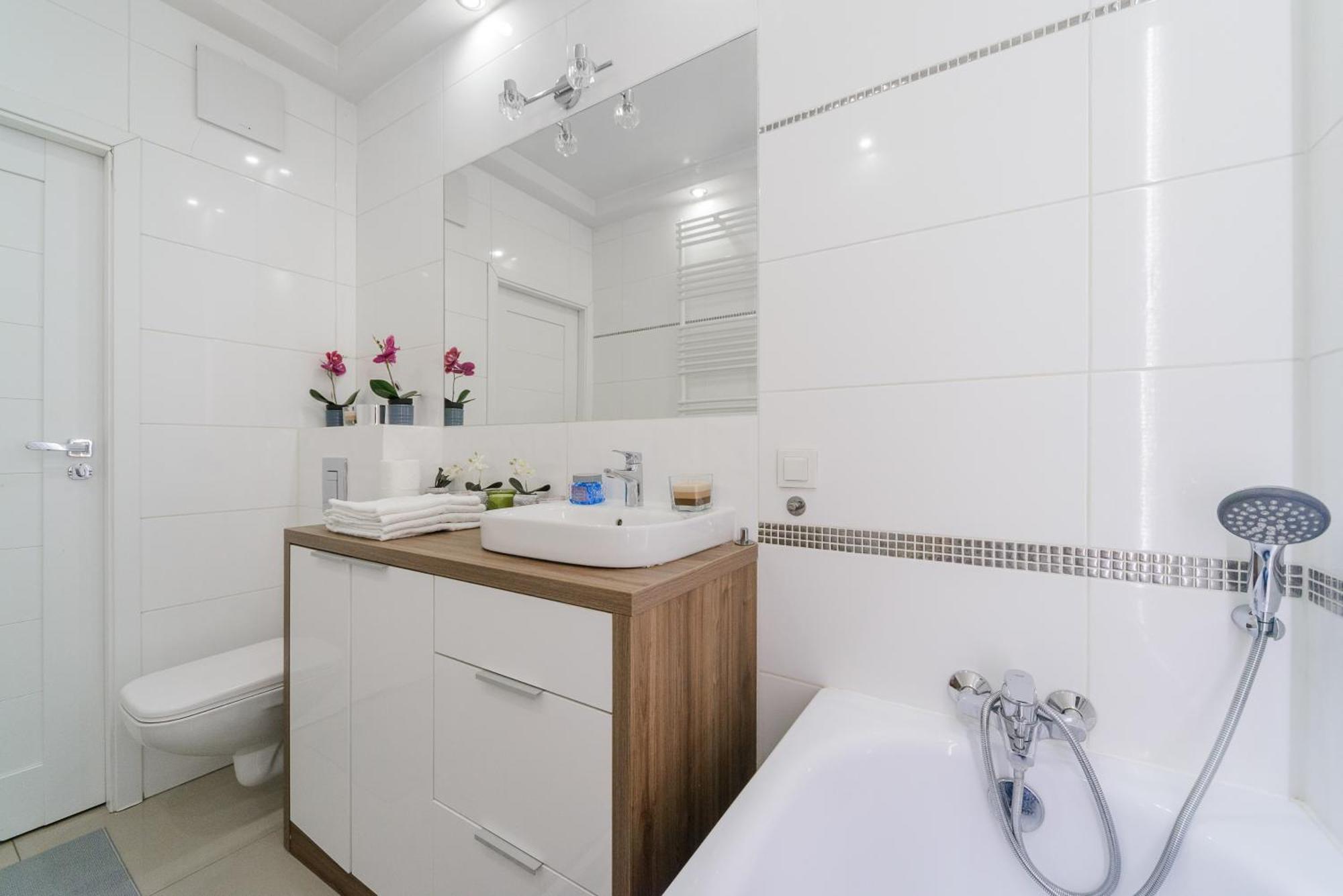 Lumina Apartment With Parking Near Muzeum Powstania Варшава Екстериор снимка